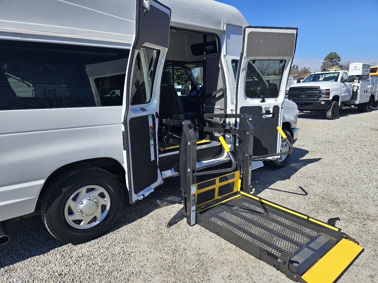 Used 2014 Ford E-350 - photo 21