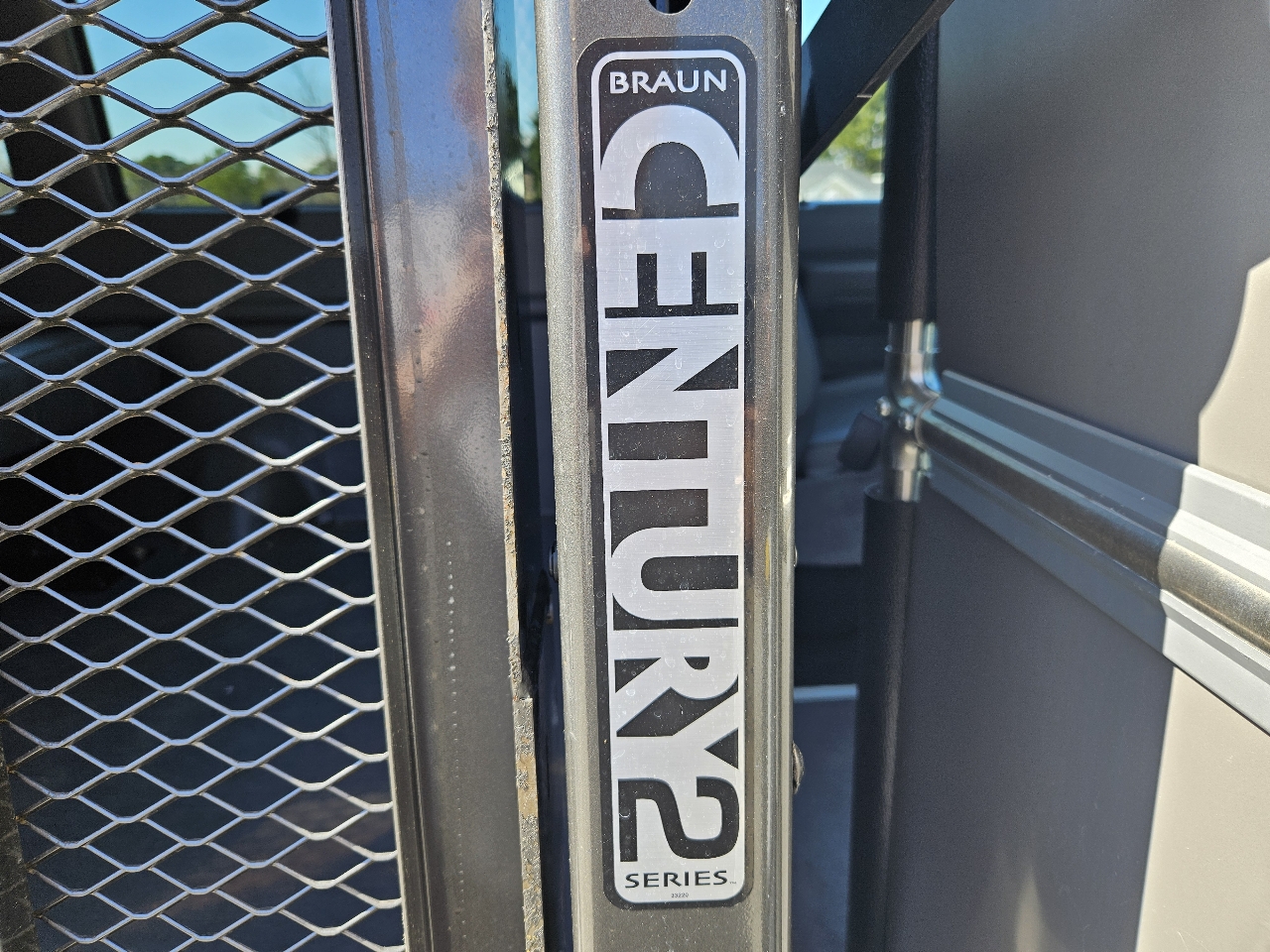 Used 2014 Ford E-350 - photo 24