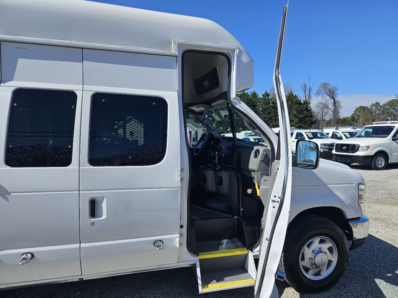 Used 2014 Ford E-350 - photo 27