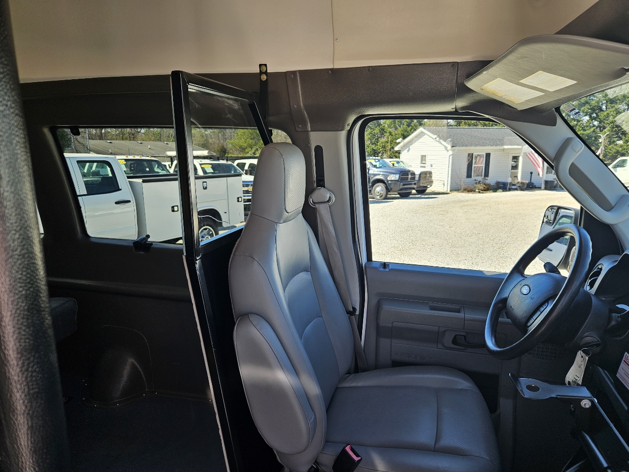 Used 2014 Ford E-350 - photo 30