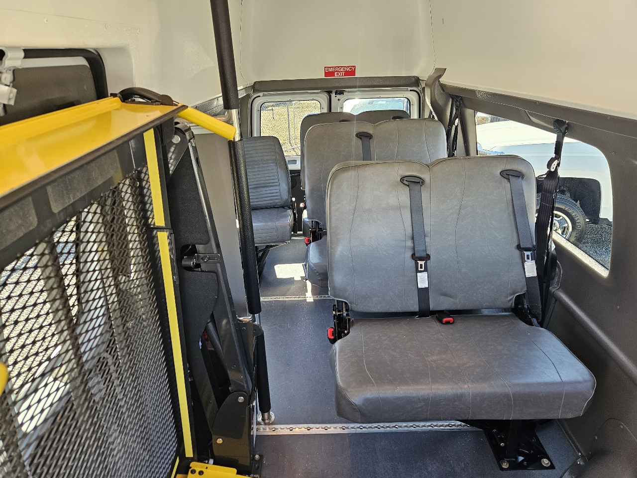 Used 2014 Ford E-350 - photo 32