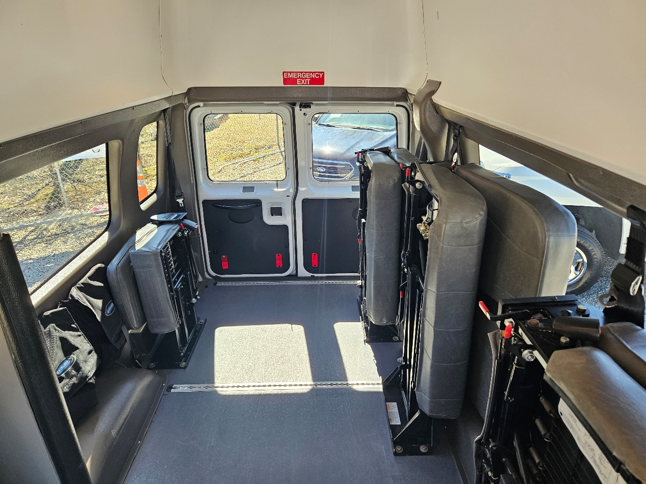 Used 2014 Ford E-350 - photo 35