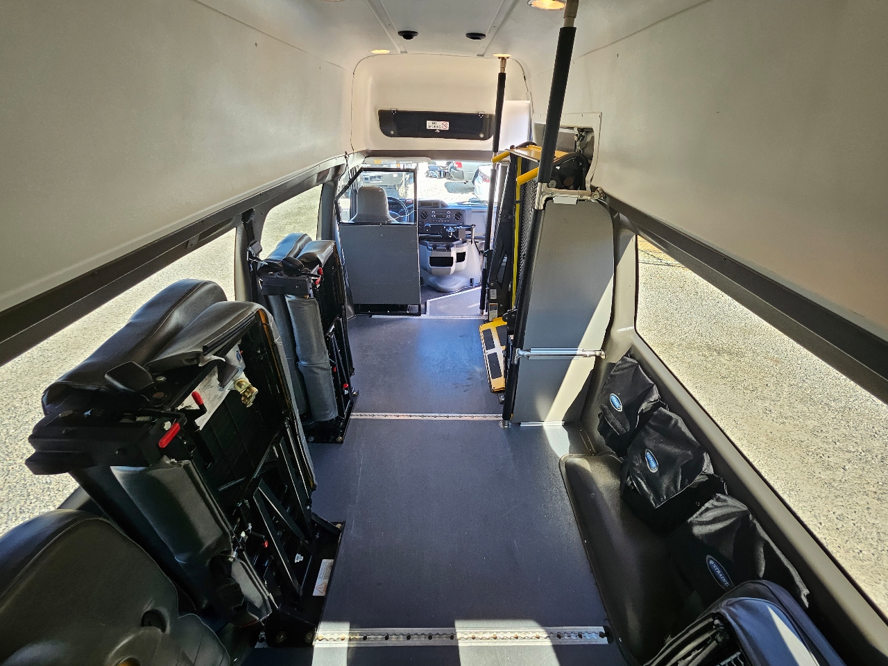 Used 2014 Ford E-350 - photo 37