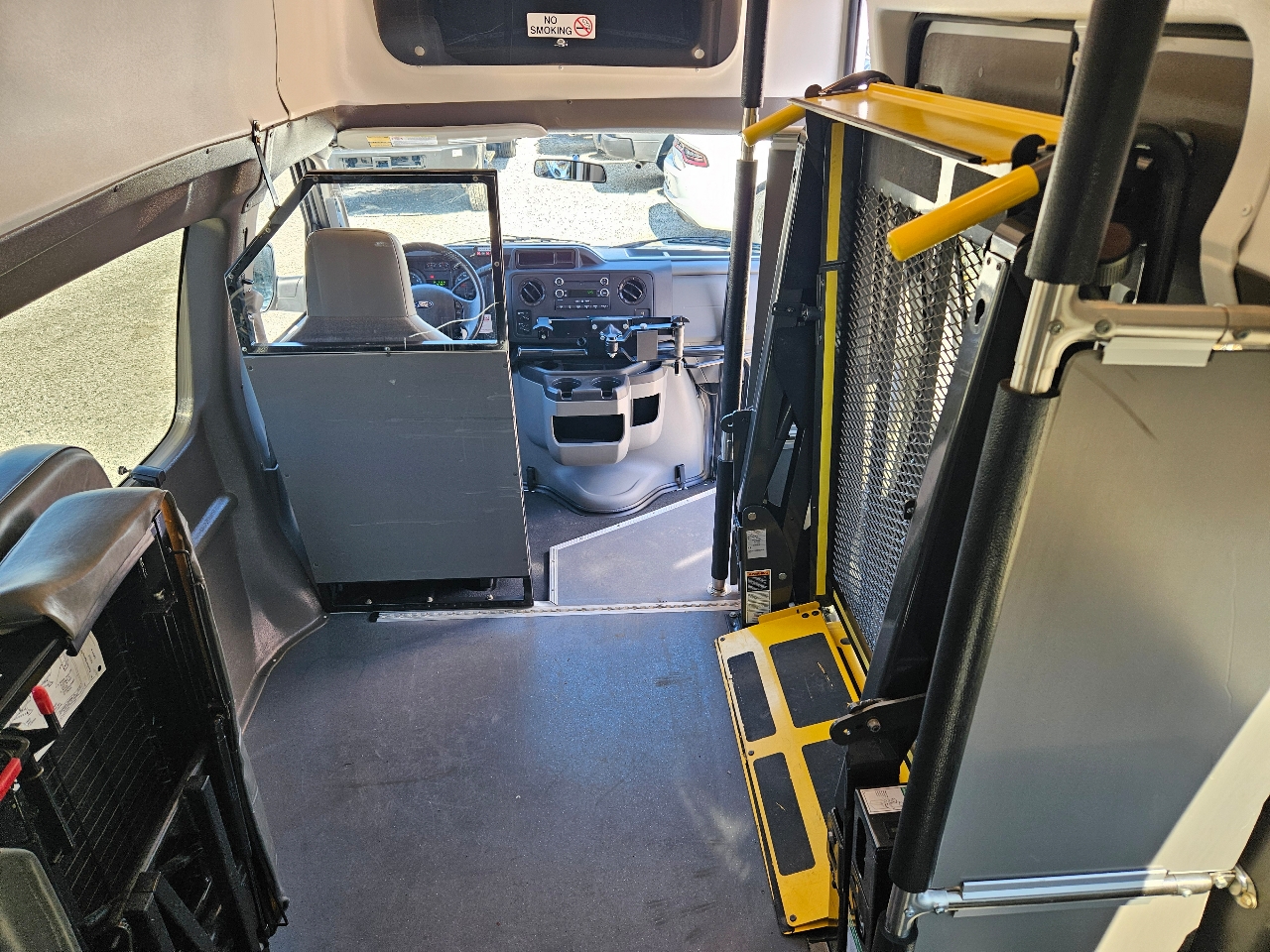 Used 2014 Ford E-350 - photo 38