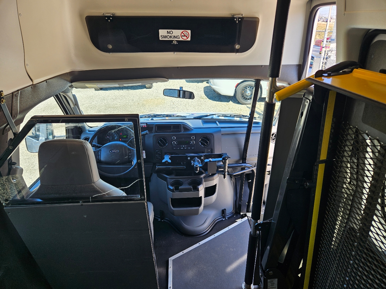 Used 2014 Ford E-350 - photo 39