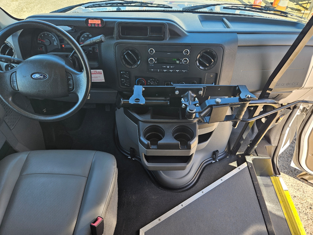 Used 2014 Ford E-350 - photo 41