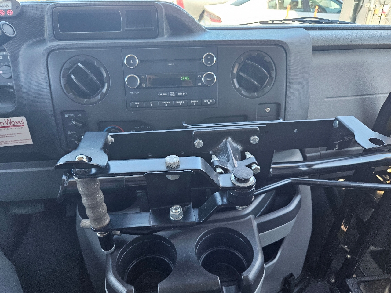 Used 2014 Ford E-350 - photo 42