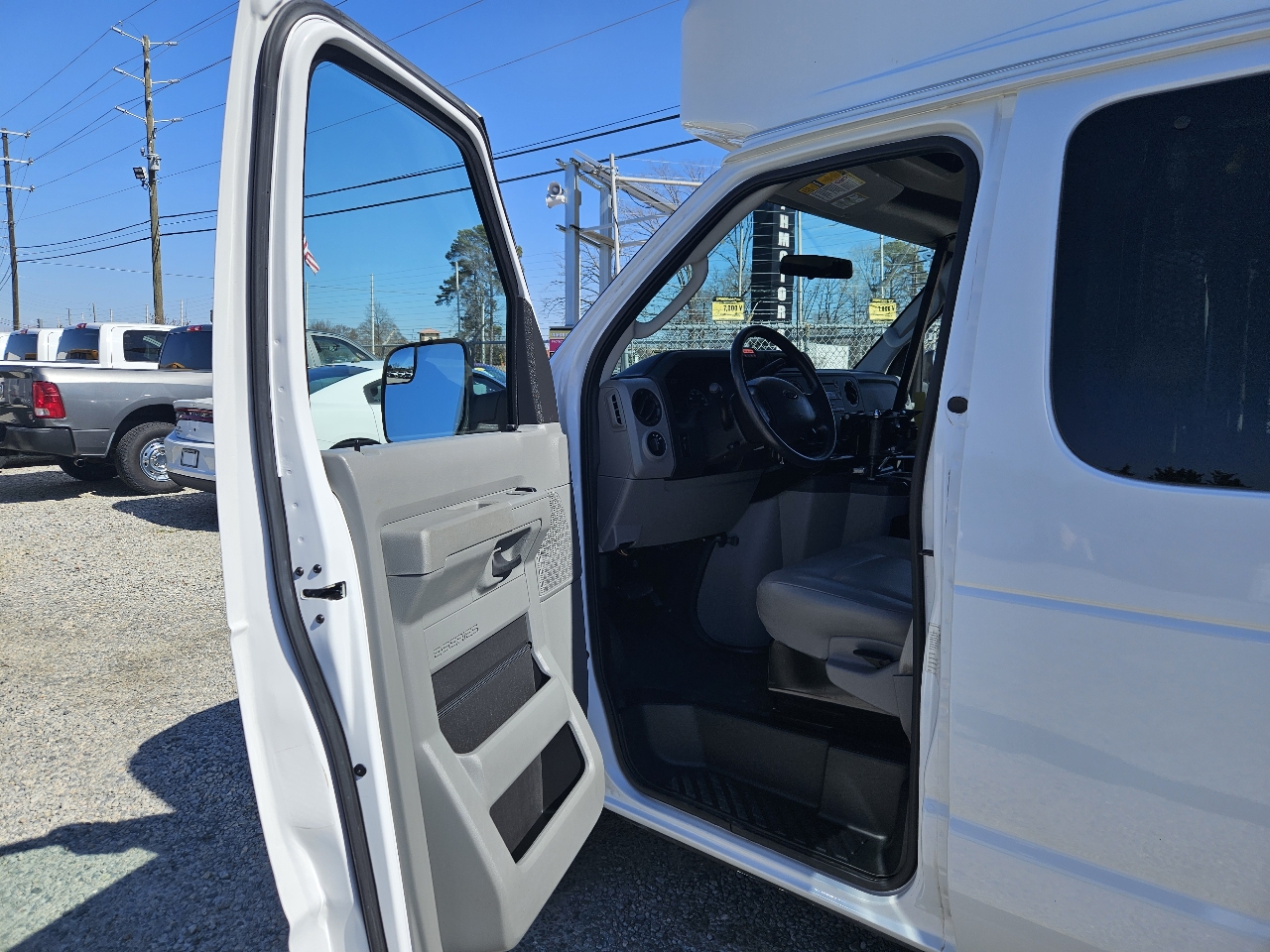 Used 2014 Ford E-350 - photo 12