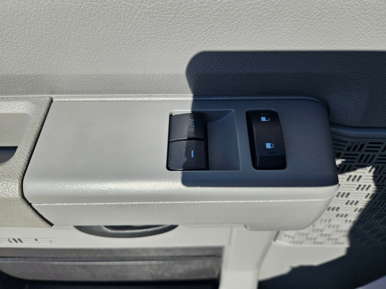 Used 2013 Ford E-350 - photo 15