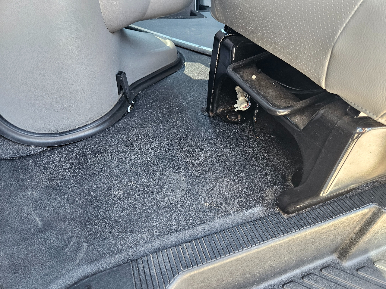 Used 2013 Ford E-350 - photo 17