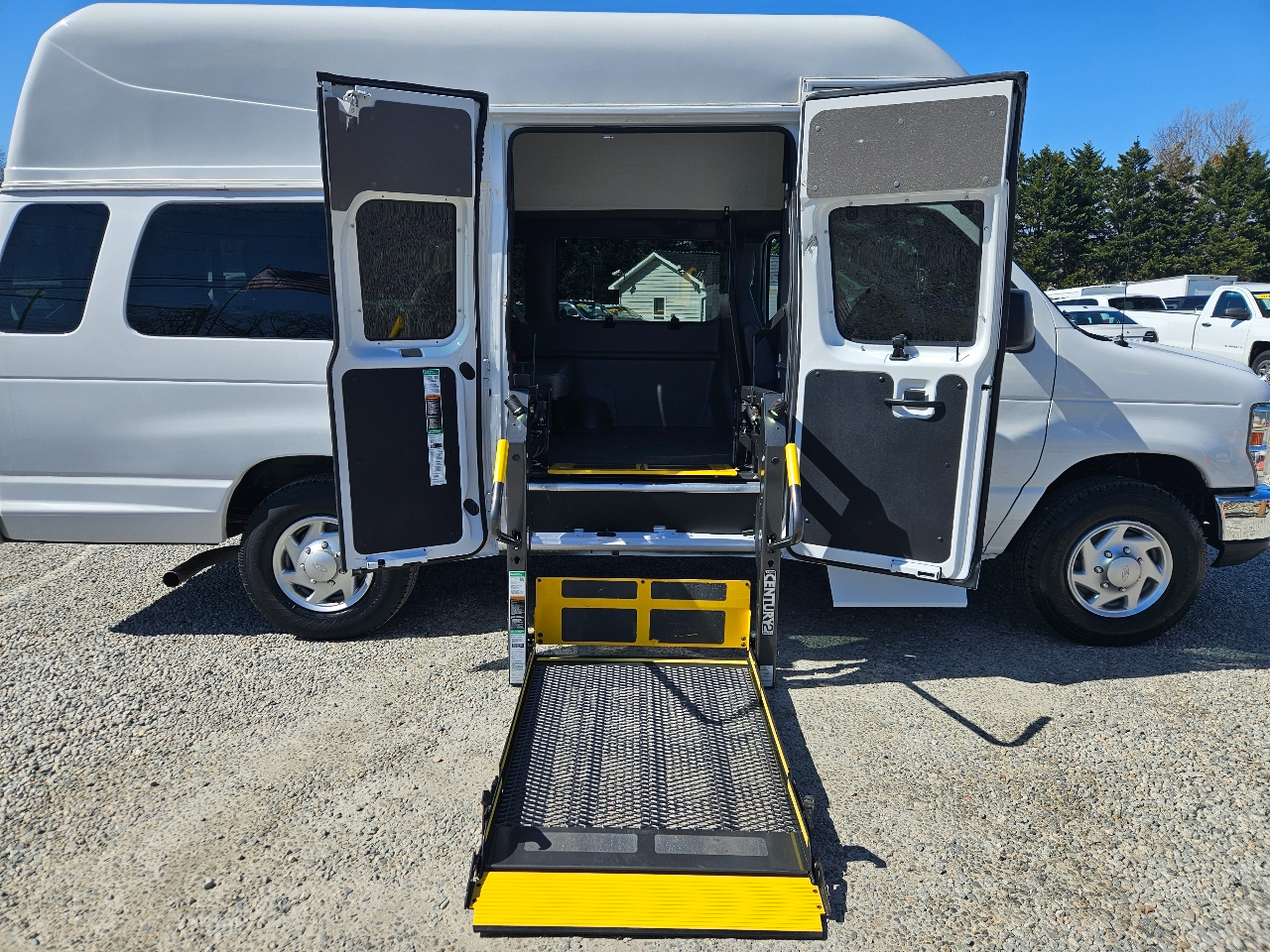 Used 2013 Ford E-350 - photo 20
