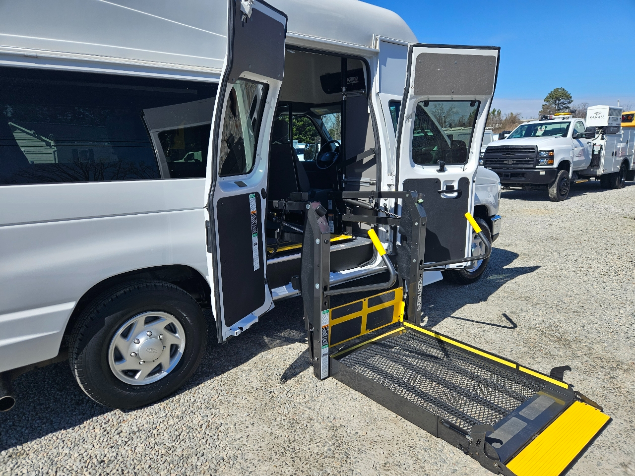 Used 2013 Ford E-350 - photo 21