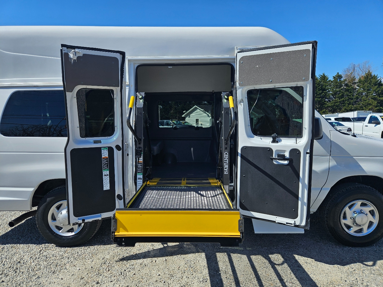 Used 2013 Ford E-350 - photo 22