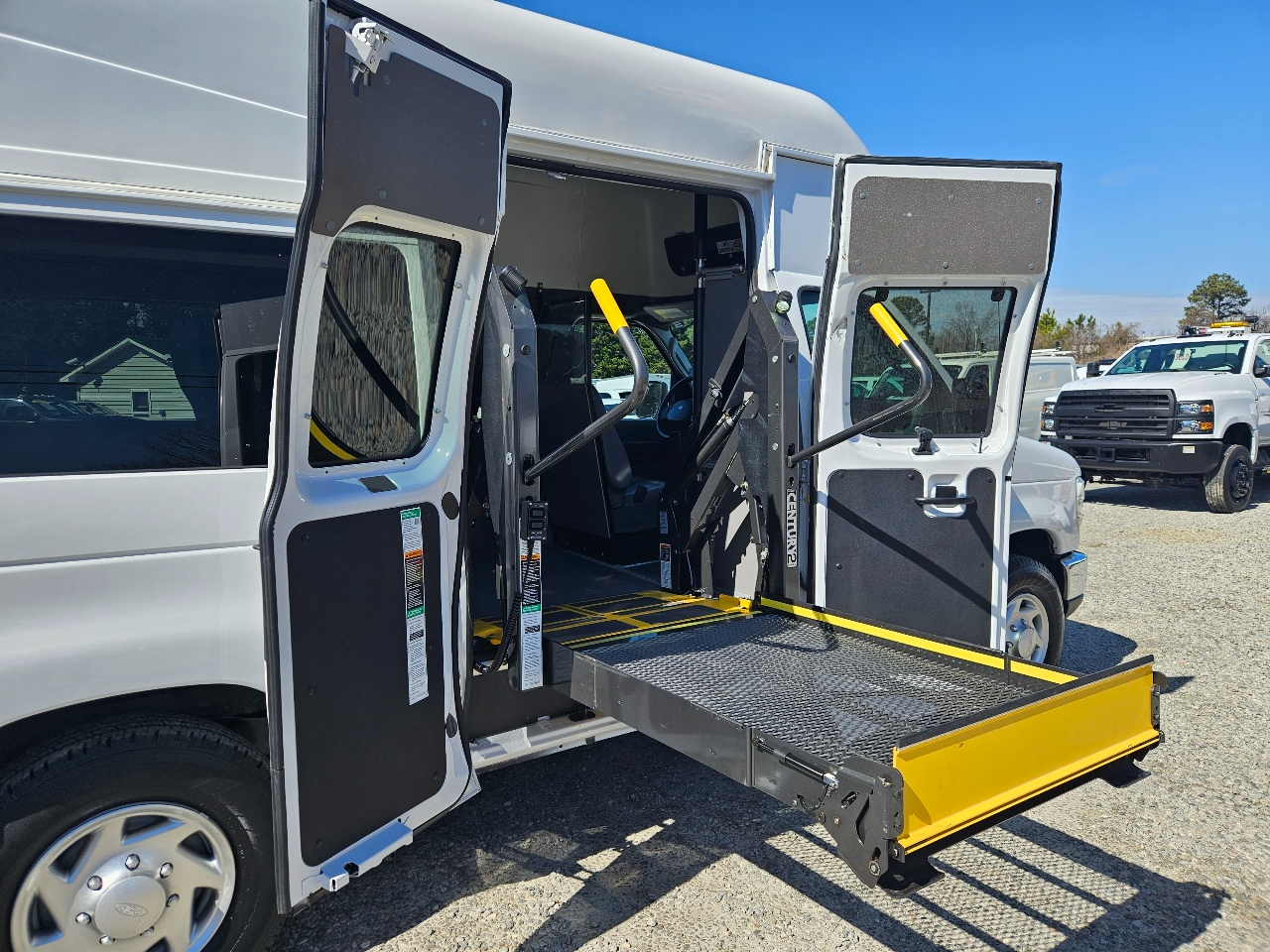 Used 2013 Ford E-350 - photo 23