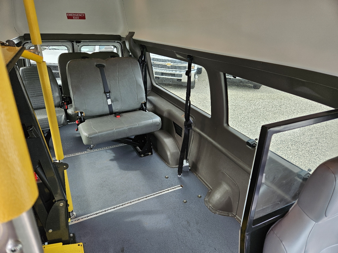 Used 2013 Ford E-350 - photo 31