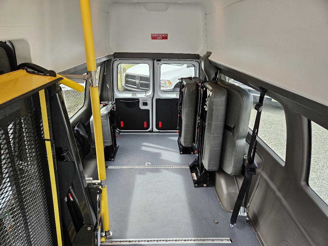 Used 2013 Ford E-350 - photo 36