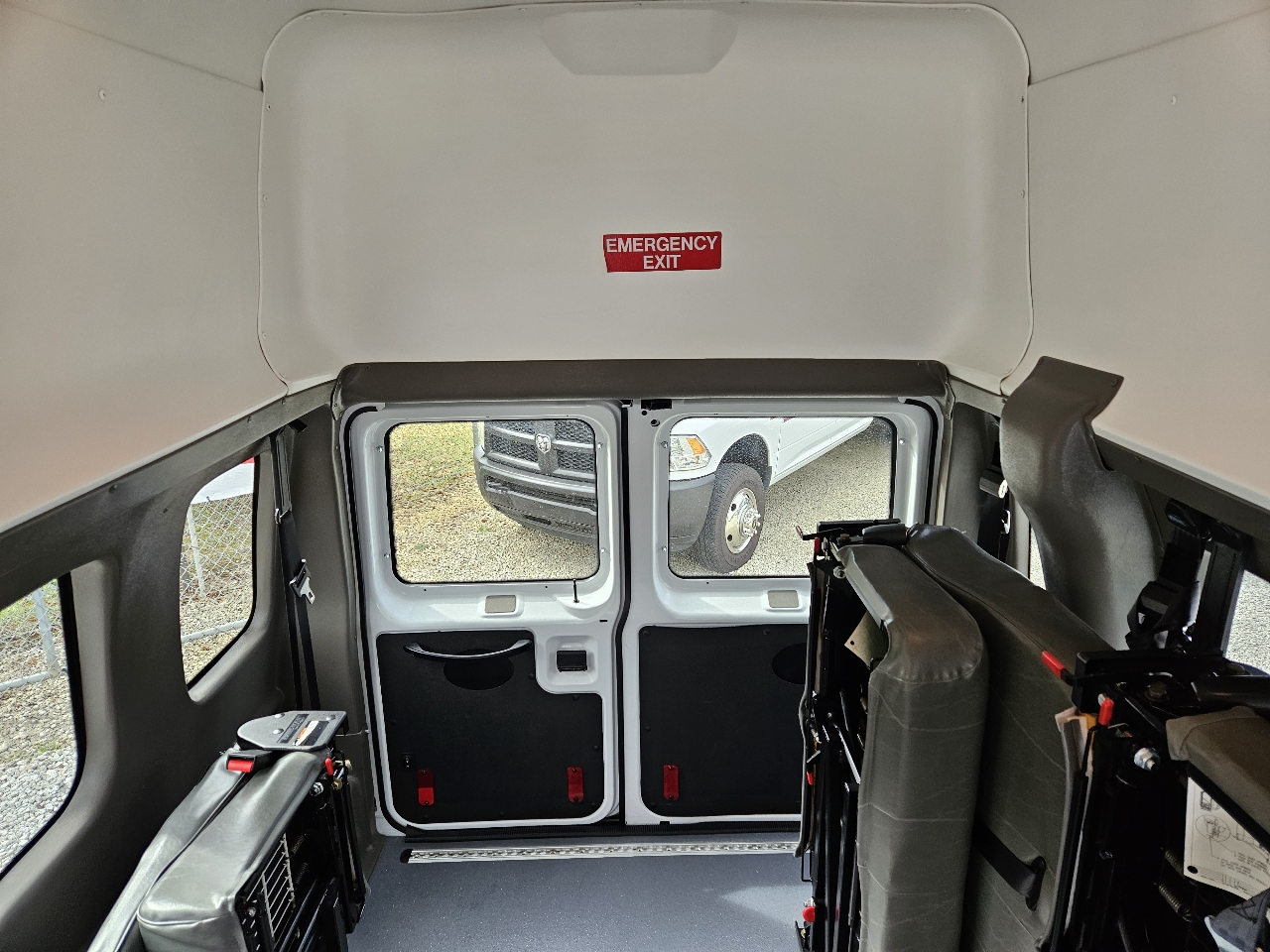 Used 2013 Ford E-350 - photo 38