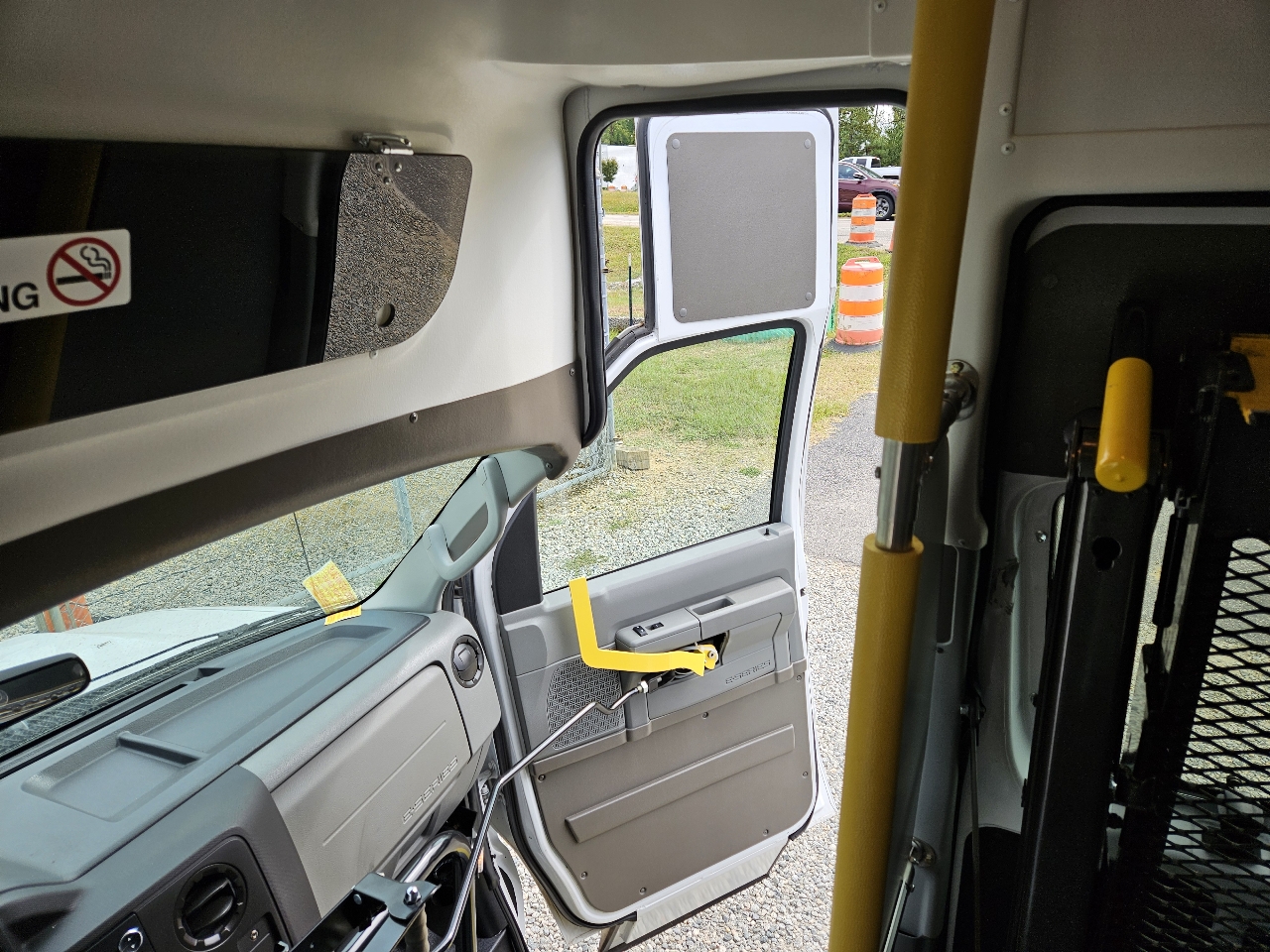 Used 2013 Ford E-350 - photo 43