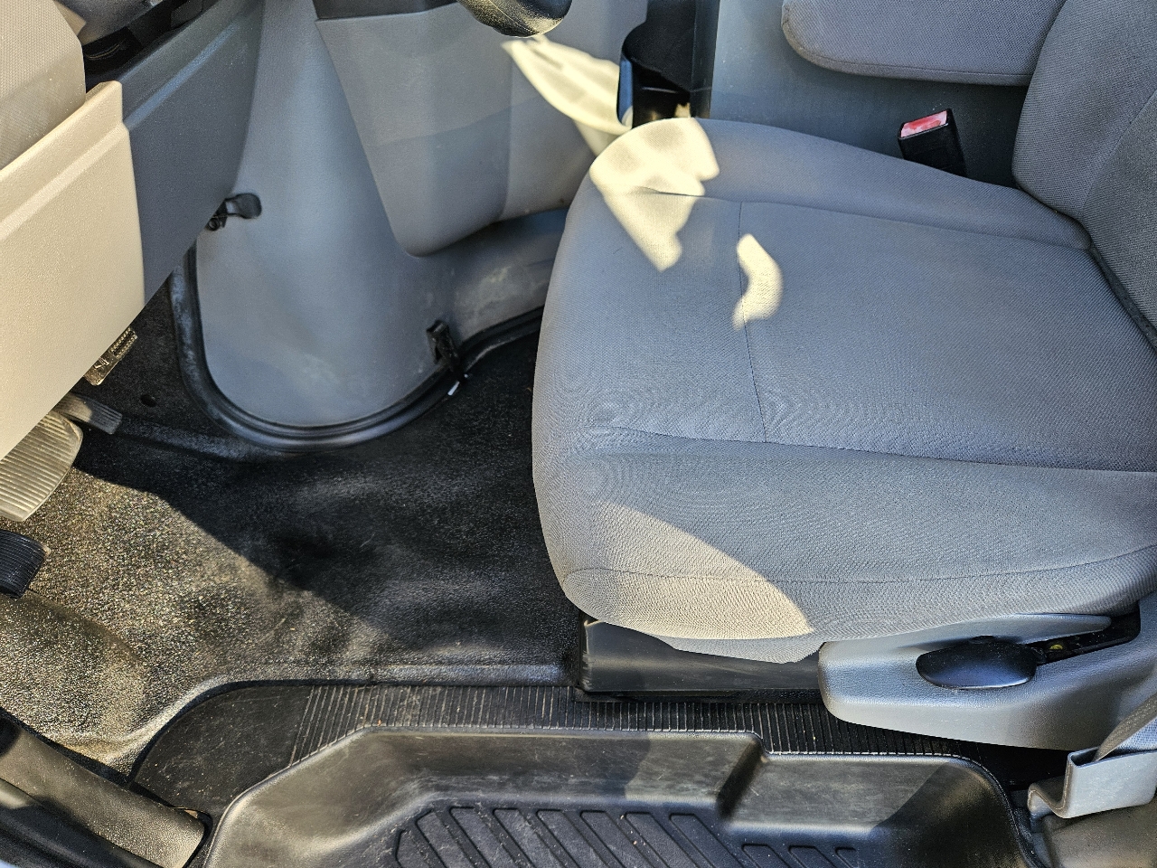 Used 2014 Ford E-250 - photo 16