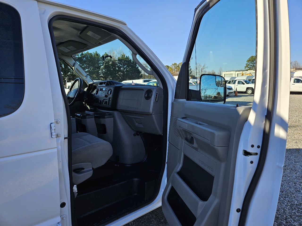 Used 2014 Ford E-250 - photo 31