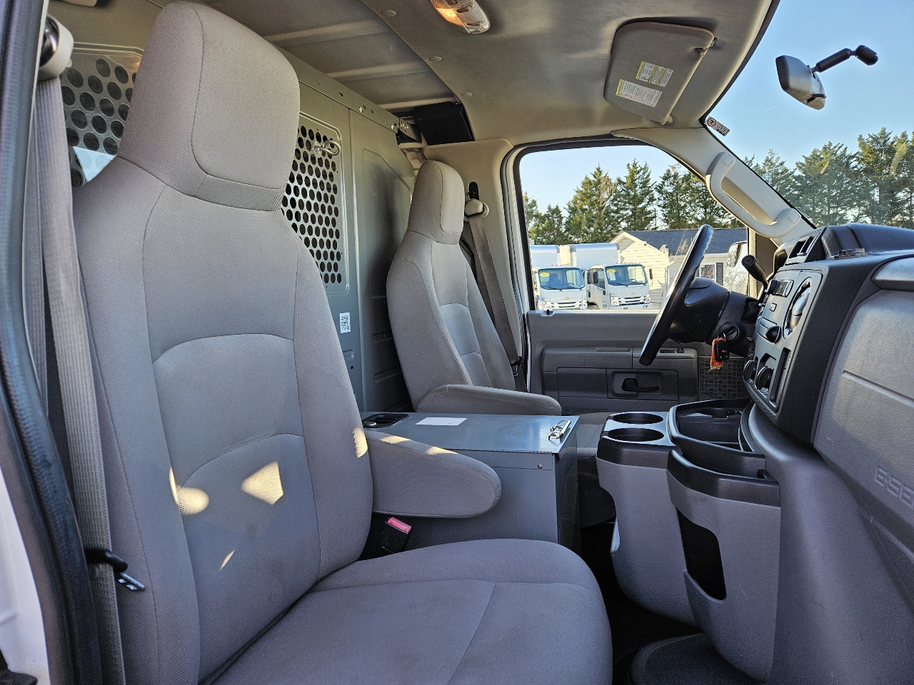Used 2014 Ford E-250 - photo 33