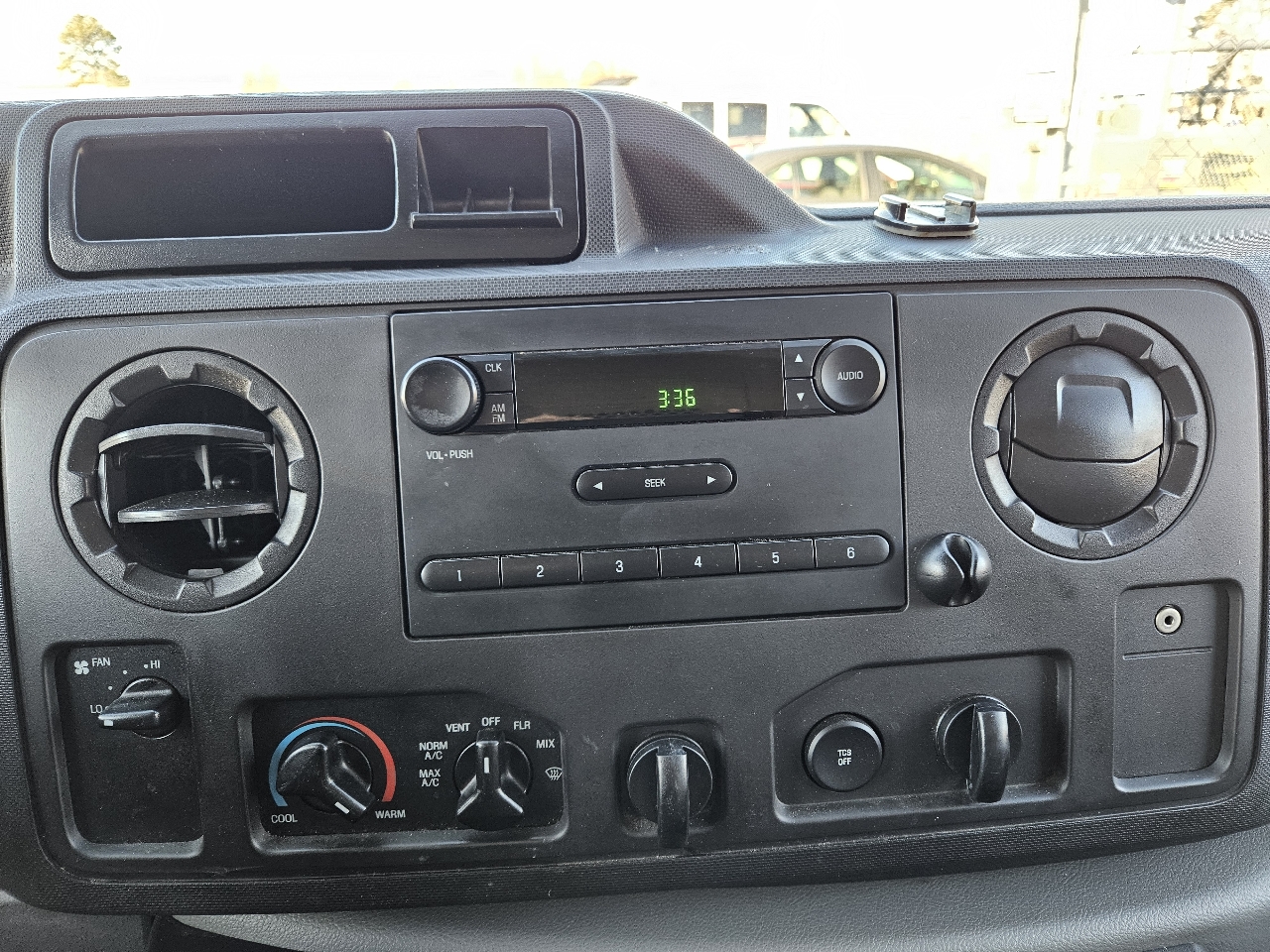 Used 2014 Ford E-250 - photo 37