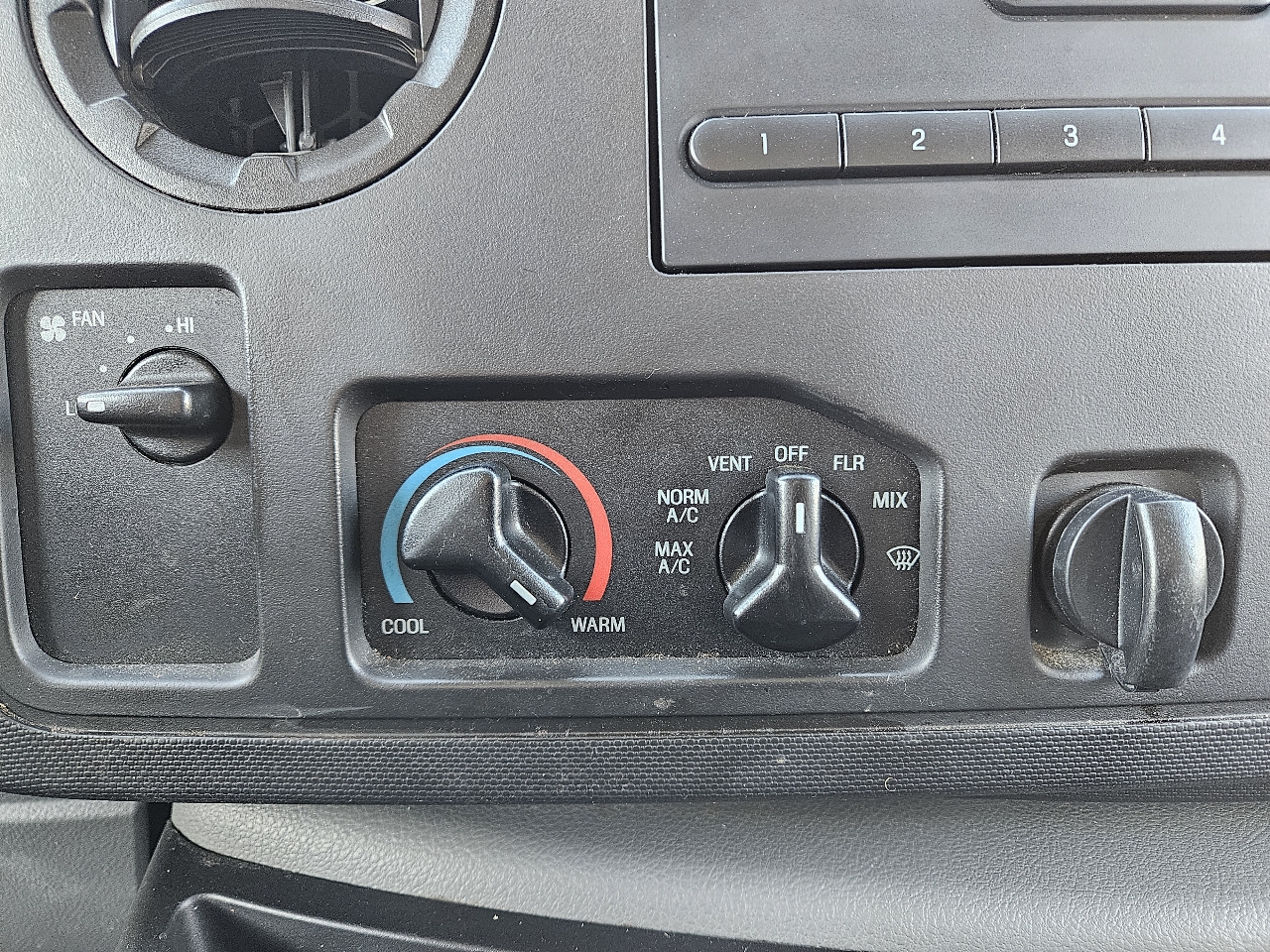 Used 2014 Ford E-250 - photo 39