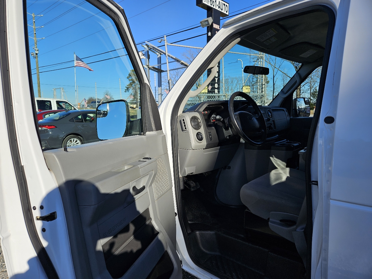 Used 2014 Ford E-250 - photo 11
