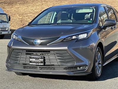 Used 2024 Toyota Sienna LE Minivan for sale #P1649 - photo 2