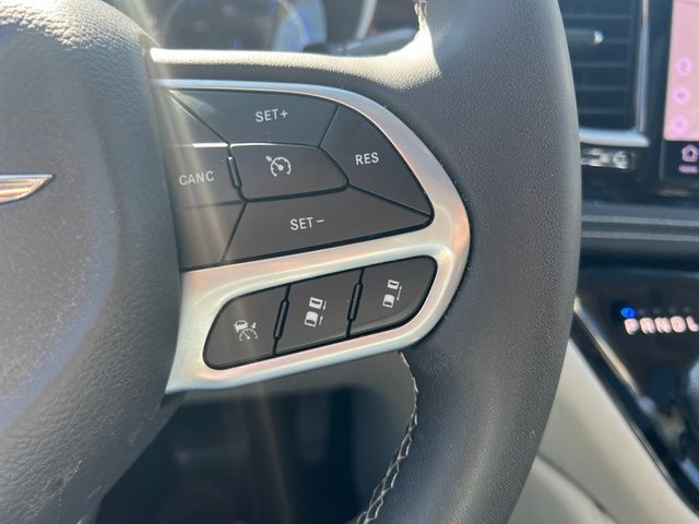 Used 2023 Chrysler Pacifica - photo 27