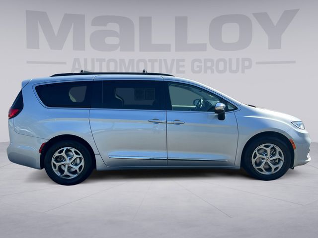 Used 2023 Chrysler Pacifica - photo 8