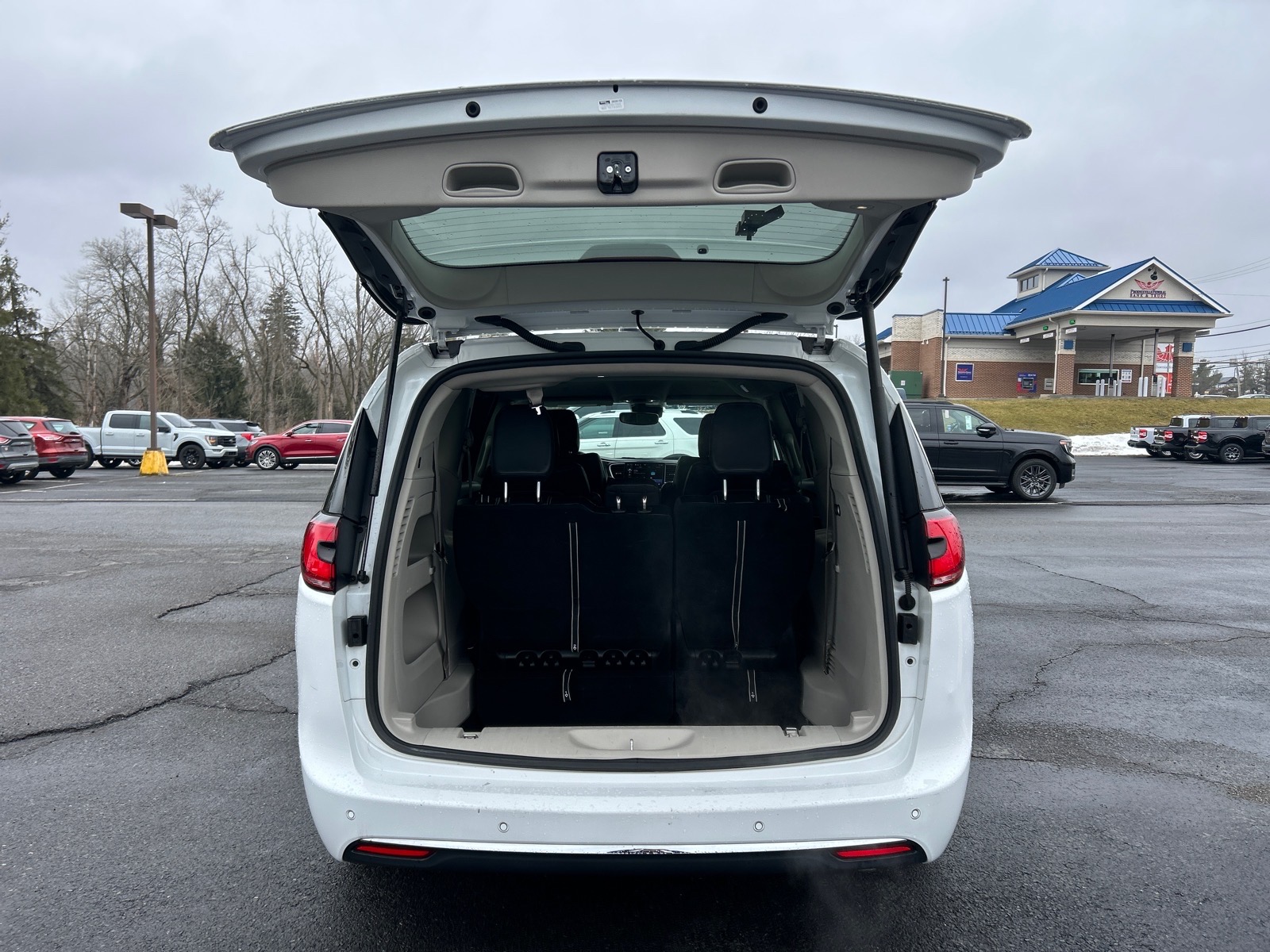 Used 2023 Chrysler Pacifica - photo 15