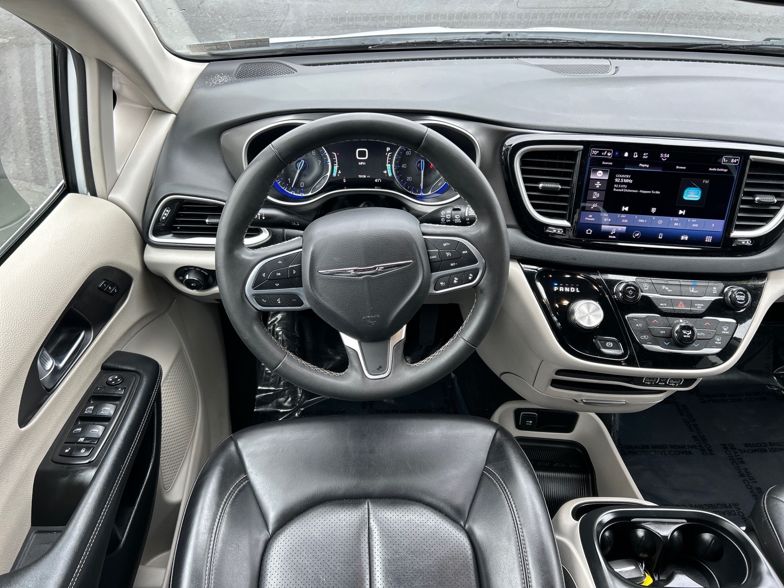 Used 2023 Chrysler Pacifica Touring L Minivan - photo 2