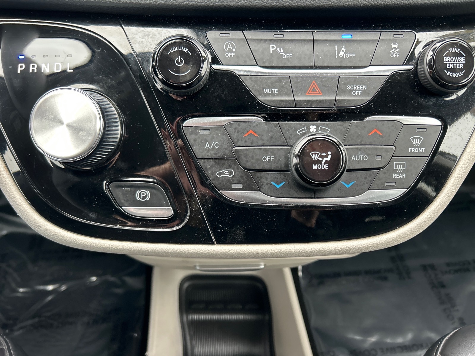 Used 2023 Chrysler Pacifica - photo 32