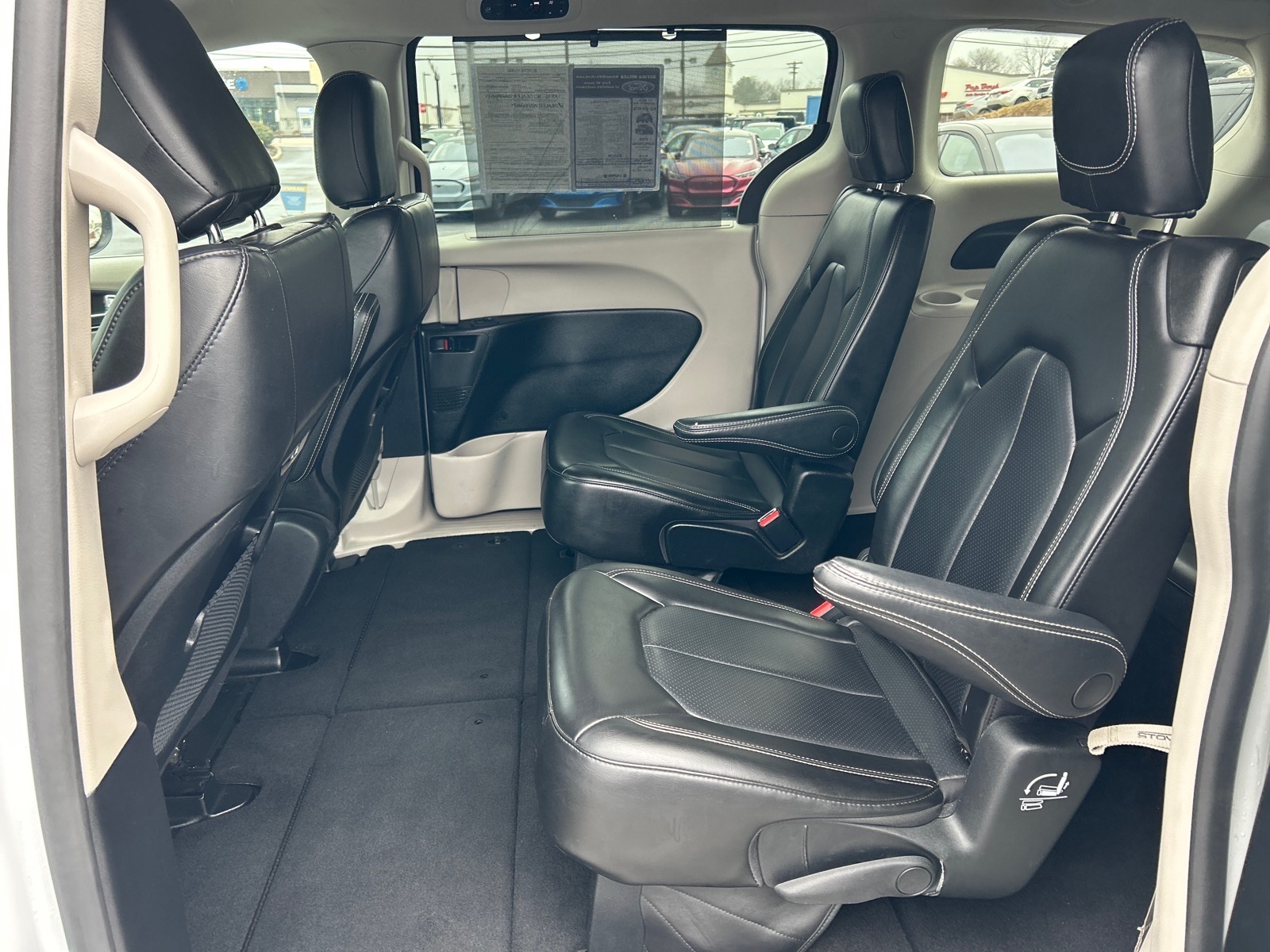 Used 2023 Chrysler Pacifica - photo 10