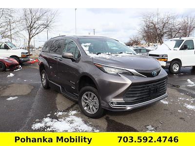 Used 2021 Toyota Sienna - photo 1