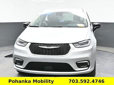 Used 2024 Chrysler Pacifica - photo 1