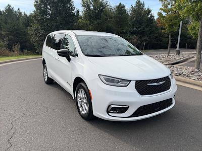 2024 Chrysler Pacifica FWD Minivan for sale #CPB26381 - photo 1