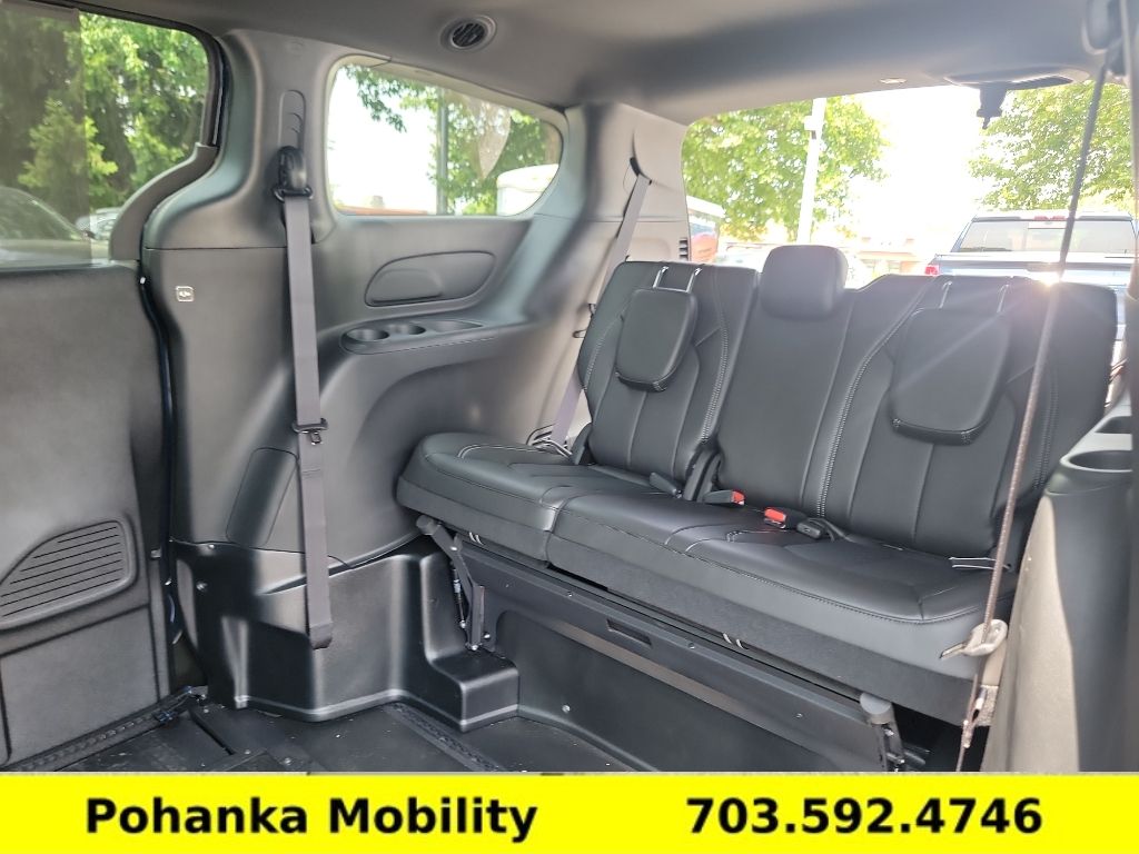 Used 2025 Chrysler Pacifica - photo 28