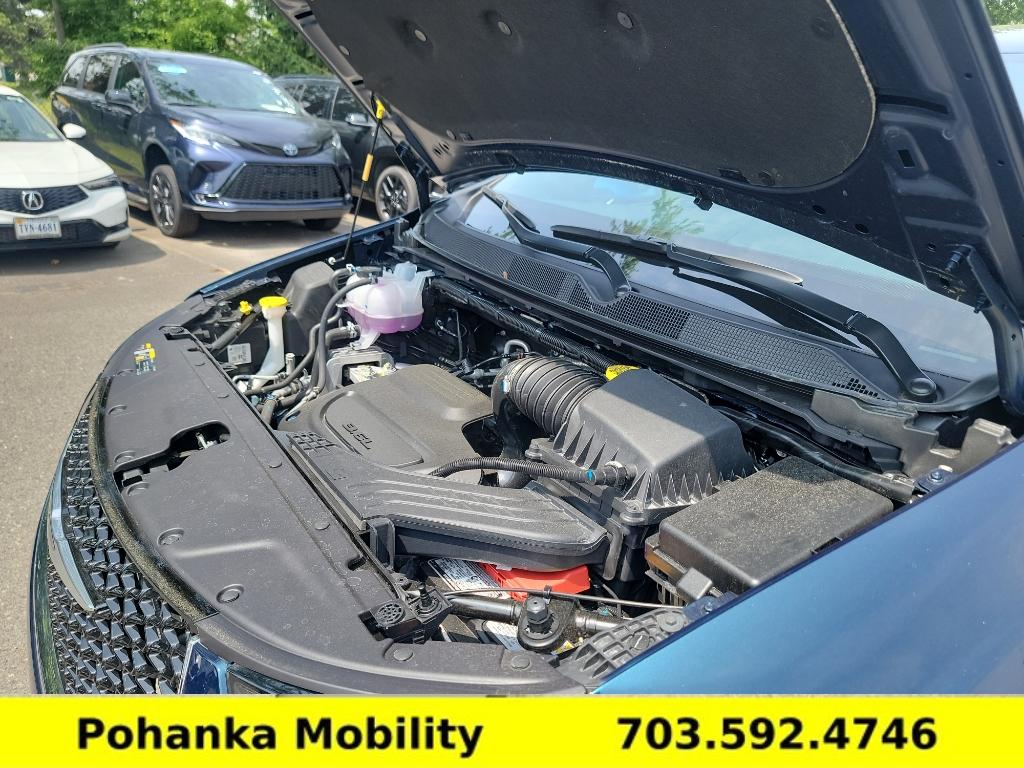 Used 2025 Chrysler Pacifica - photo 33