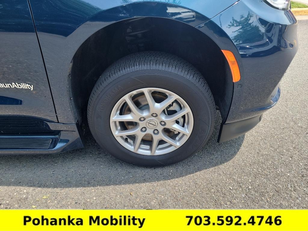 Used 2025 Chrysler Pacifica - photo 37