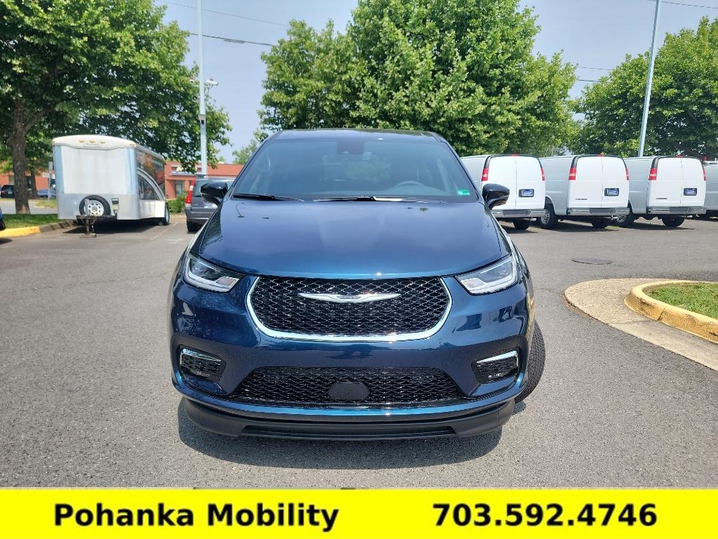 Used 2025 Chrysler Pacifica - photo 6