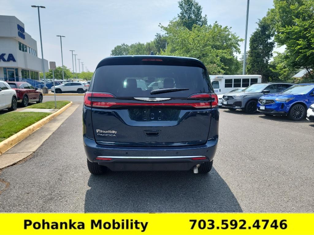 Used 2025 Chrysler Pacifica - photo 10