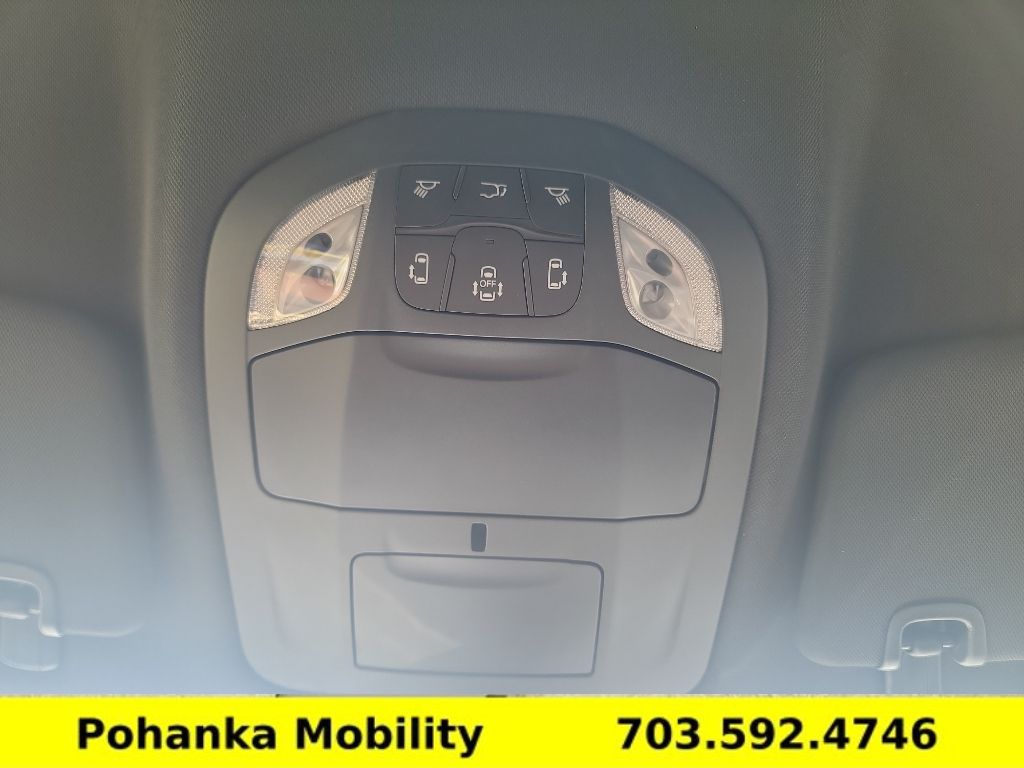 Used 2025 Chrysler Pacifica - photo 12