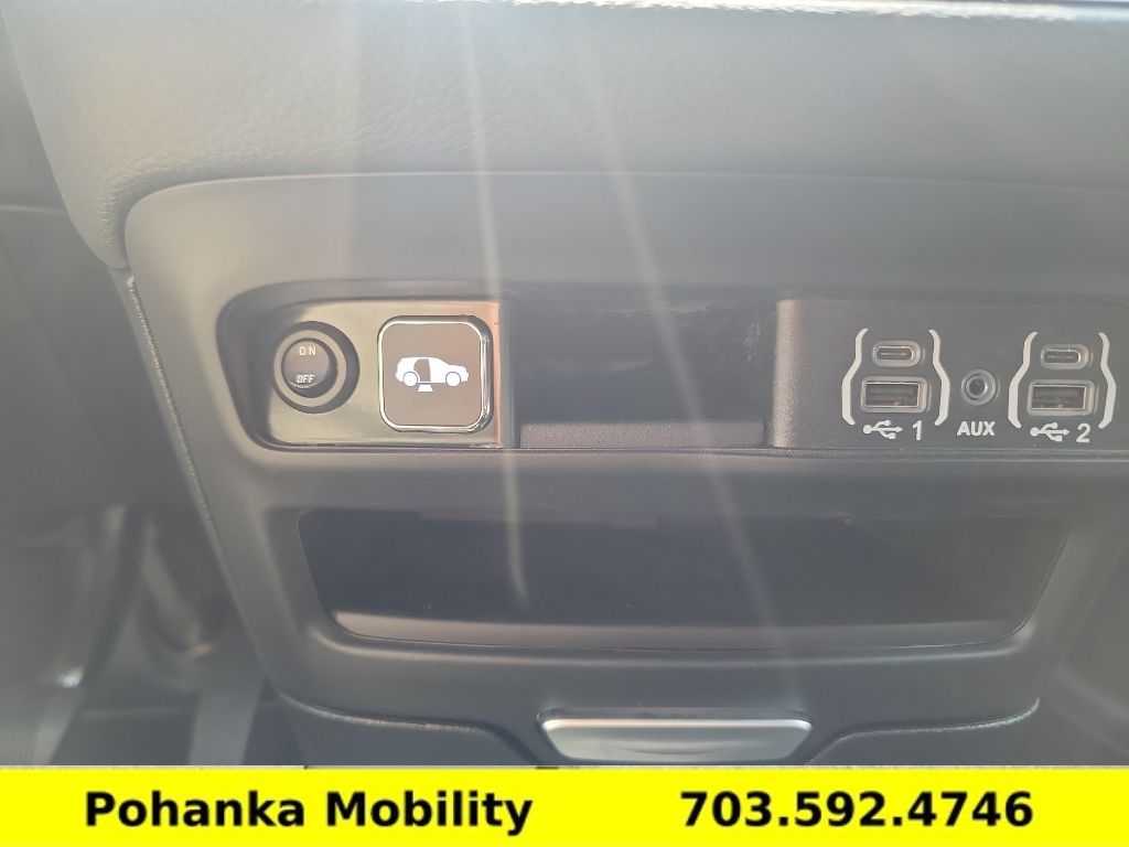 Used 2025 Chrysler Pacifica - photo 15