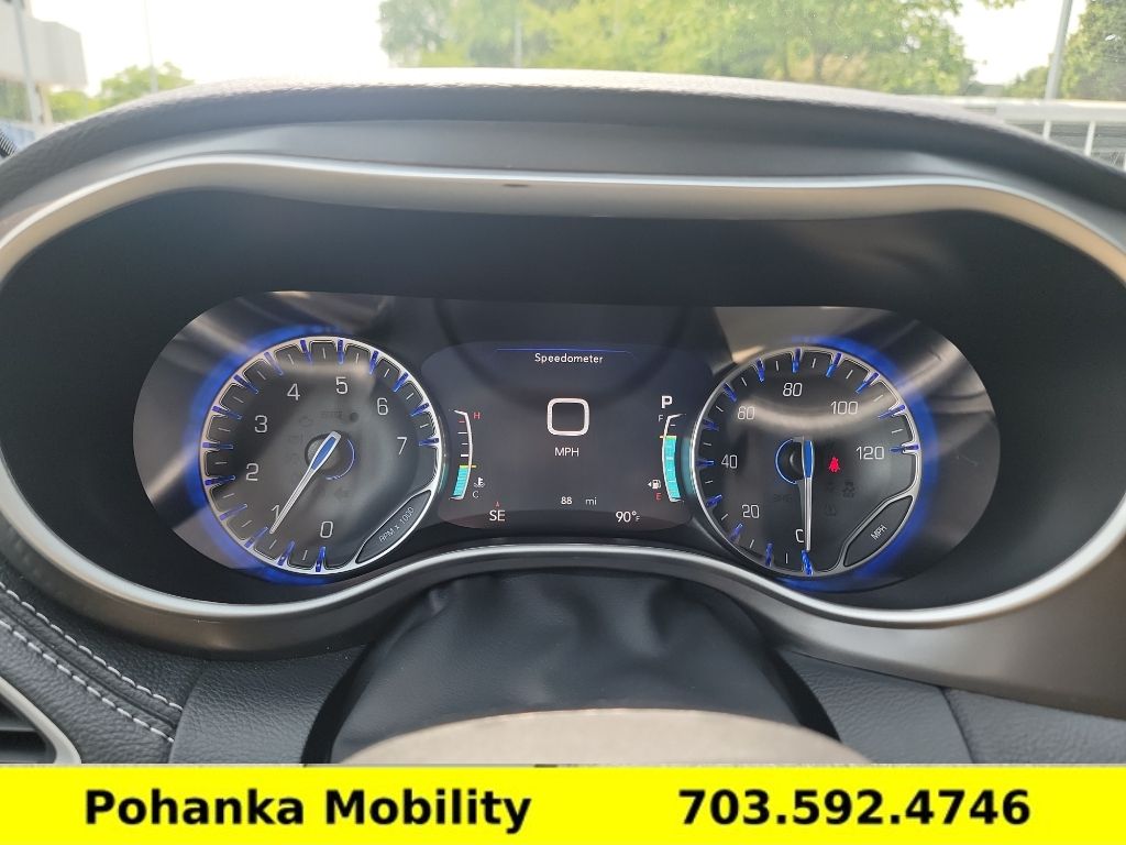 Used 2025 Chrysler Pacifica - photo 17