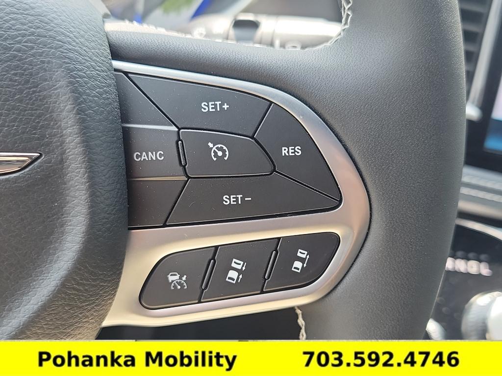 Used 2025 Chrysler Pacifica - photo 20