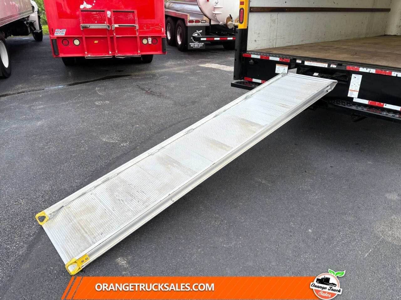 Used 2021 Ford E-350 - photo 9