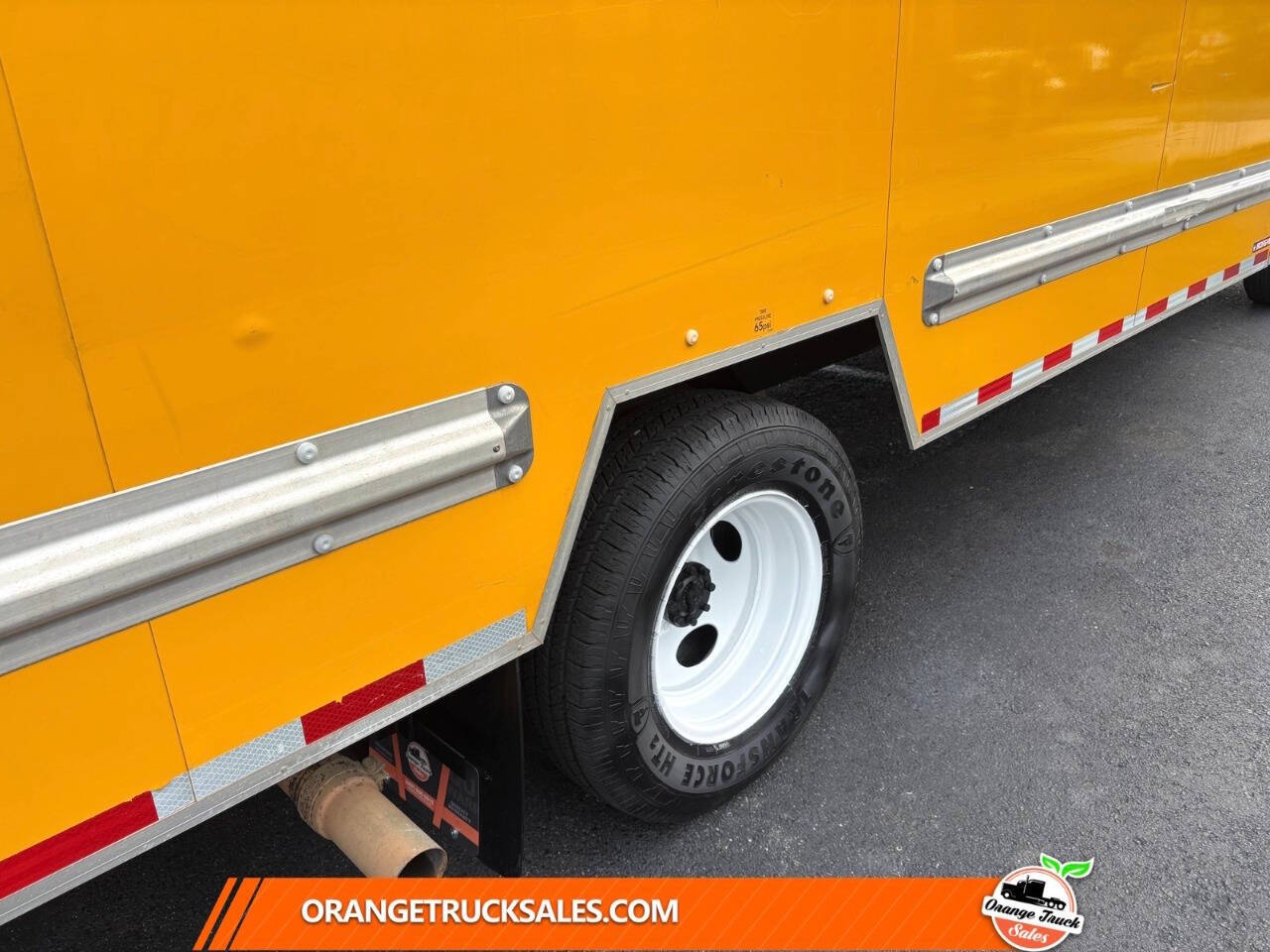 Used 2021 Ford E-350 - photo 10