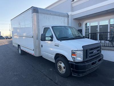 Used 2022 Ford E-350 - photo 1